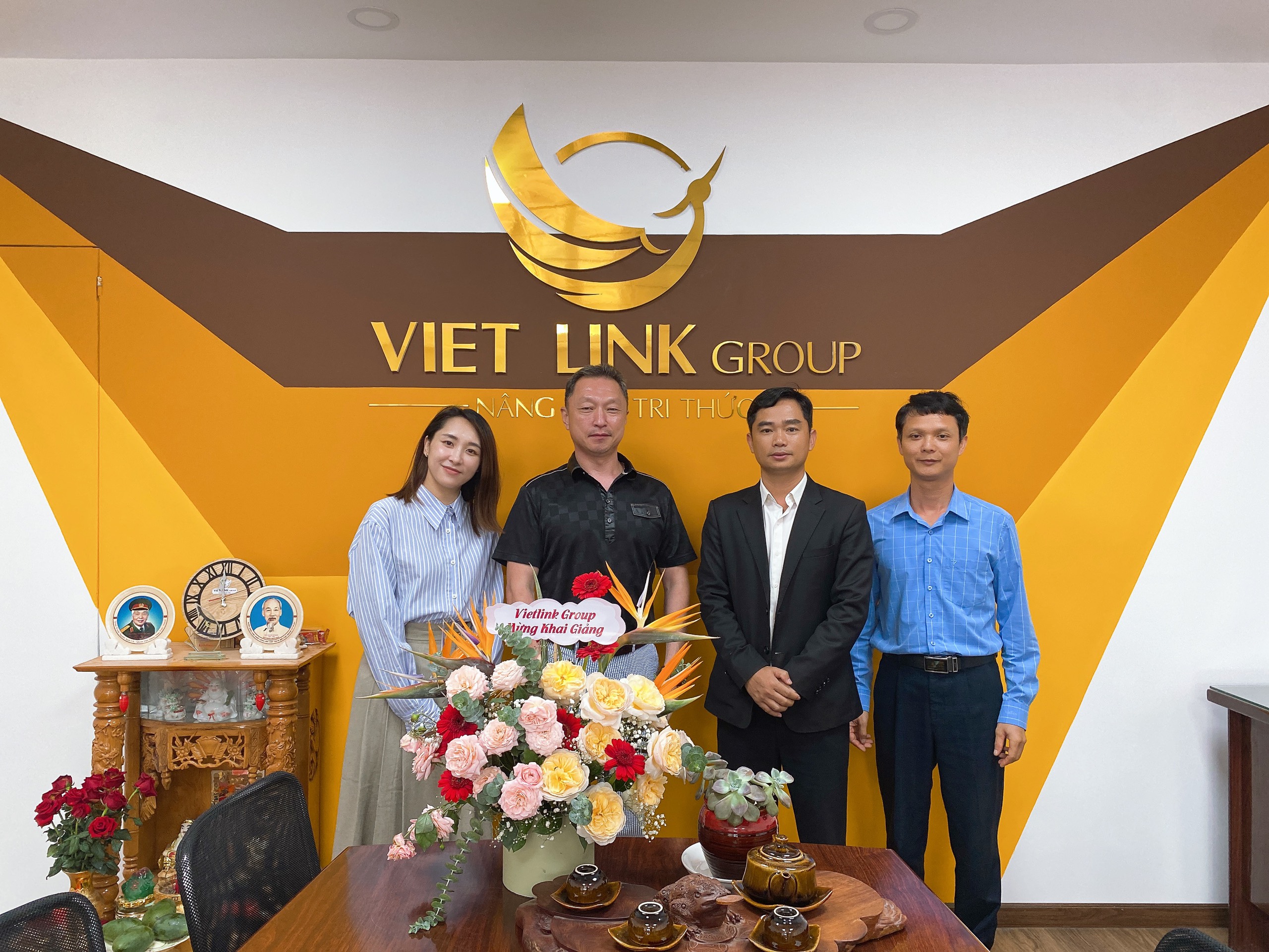 CHỦ TỊCH HỌC VIỆN QUỐC TẾ OSAKA (OSAKA KOKUSAI ACADEMY) ĐẾN THĂM VÀ LÀM VIỆC TẠI VIET LINK GROUP - ĐÀ LẠT